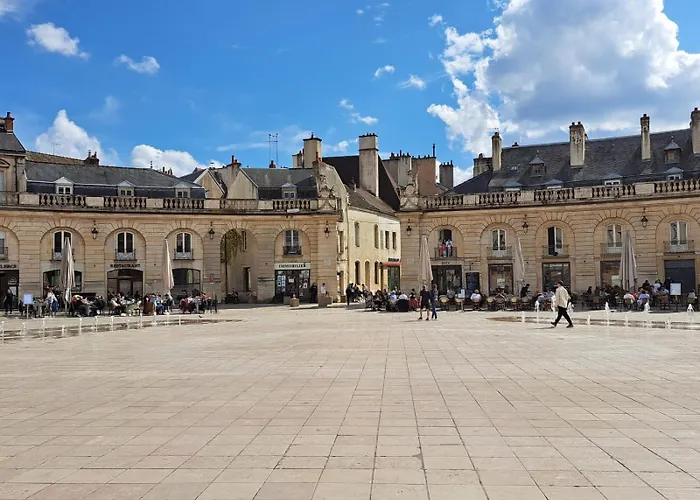 Apartment Owl Right - C La Chouette